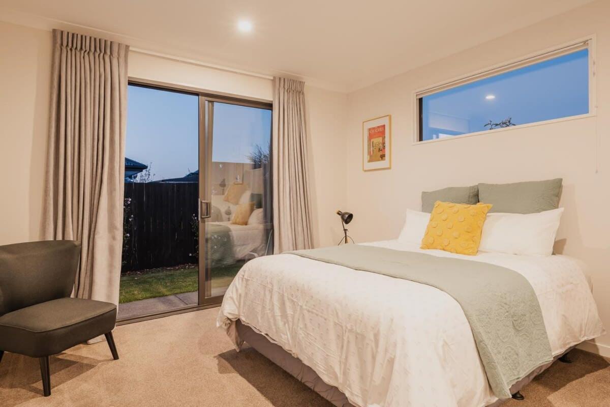 Elegant 3Br Home On Mustang Avenue Christchurch Exterior photo